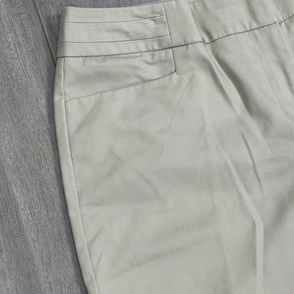 Women's Apt. 9 10 Medium Chino Khakis Khaki Bermuda Shorts Stretch Twill NWOT - Picture 5 of 9